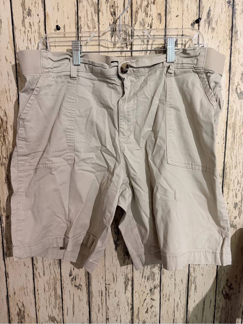 Lee Women's Cargo Shorts in Light Beige